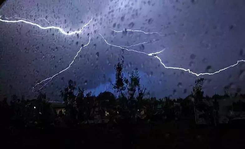 暴雨來襲，請注意人身安全